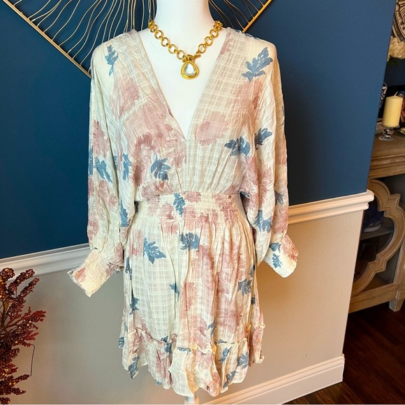 NWT Lovestitch Floral V-Neck Dress Size Medium - Picture 1 of 12